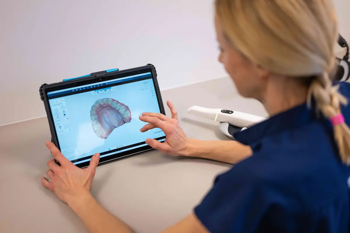 3D-Kieferscan auf Tablet – digitale Planung des Knochenaufbaus